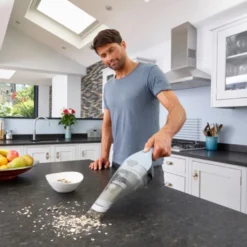 Black & Decker NVC215W Dustbuster, Eisblau -Reinigungsgeräte Laden 62b5f8b258a27235734f0831f5f094cb