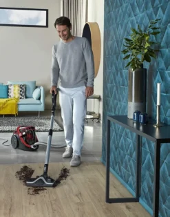 Rowenta RO7649 Silence Force Cyclonic Parkett | Beutelloser Staubsauger | Vacuum-Cleaner | Sehr Leise | 2,5L Staubvolumen | Tierhaar | Auto | Schwarz/Rot -Reinigungsgeräte Laden 902d81067bc75ea6ba80adda8df19623