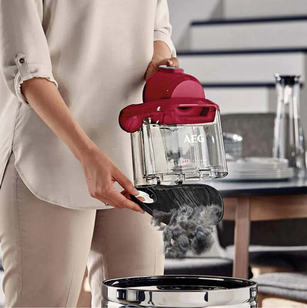 AEG Bodenstaubsauger LX7-2-CR-A Beutellos 650 Watt 72 dB Allergy Plus Filter rot AEG Bodenstaubsauger LX7-2-CR-A Beutellos 650 Watt 72 DB Allergy Plus Filter Rot -Reinigungsgeräte Laden e6ef4ba1f2915bc362194b351ad36204