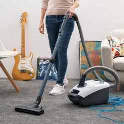 HooGo B3+ Bodenstaubsauger 3 Liter Mit Beutel Inkl. Parkett-, Polster- Und Fugendüse, Möbelbürste, 11m Aktionsradius, HEPA14 Filter, Allergikertauglich -Reinigungsgeräte Laden edd530f2afcbb8a4fd1e18a239af6a1e